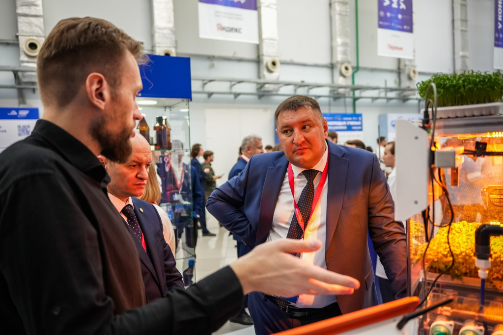 Руководители аграрных университетов выразили заинтересованнось в использовании автоматизации OverGrower для создания климатических камер по выращиванию растений