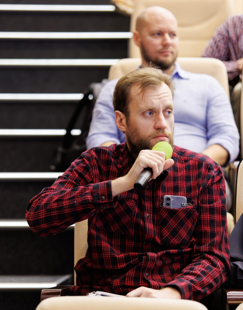 Президент Роман OverGrower Рыбаков на Demo Day бизнес-ускорителя А-СТАРТ 30 октября 2025