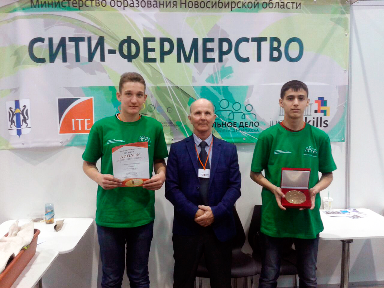 Учащиеся гимназии №15 в Новосибирске за проект 