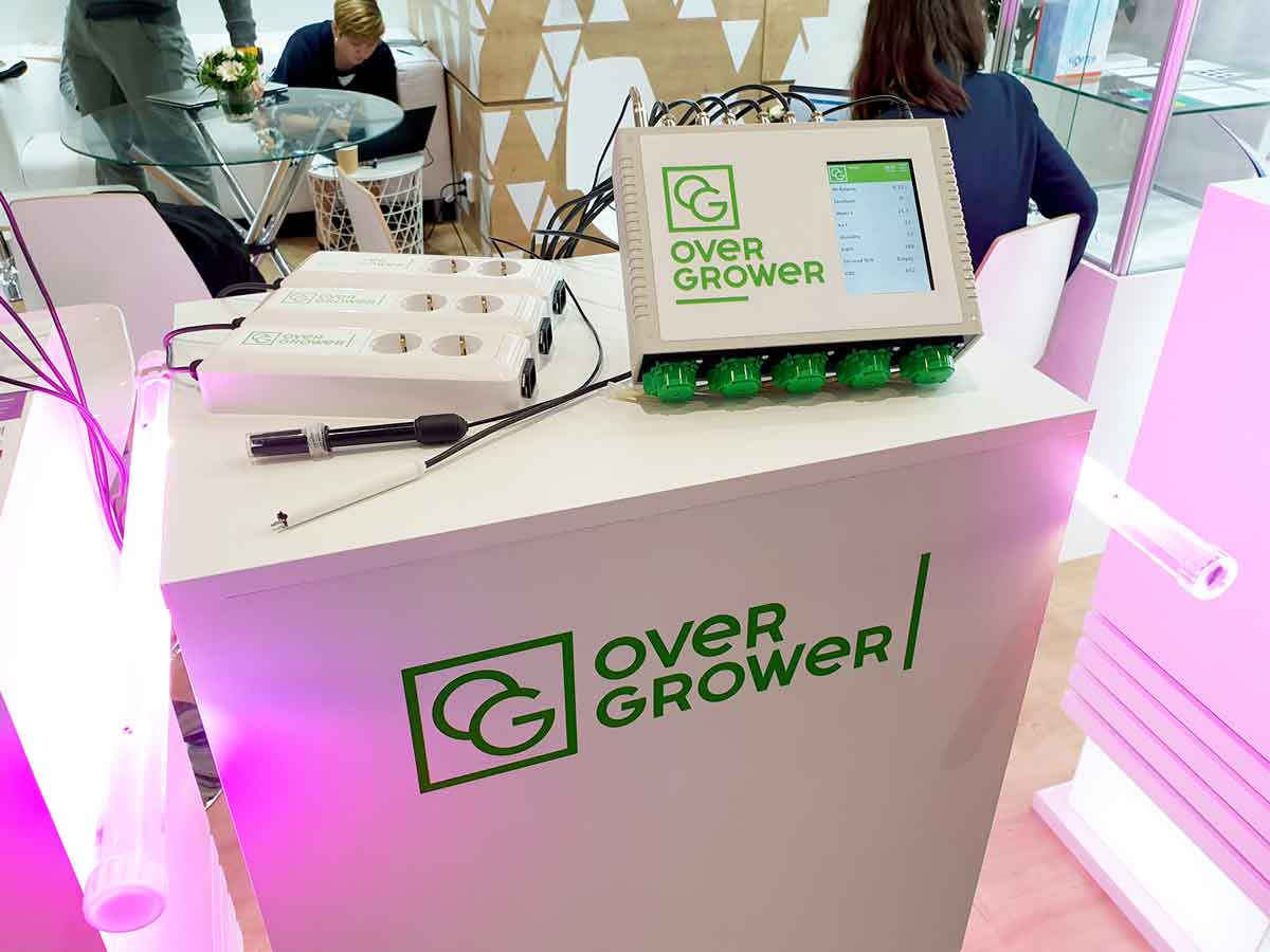 На выставке был представлен прибор OverGrower и светодиодные модули LuxaVita®